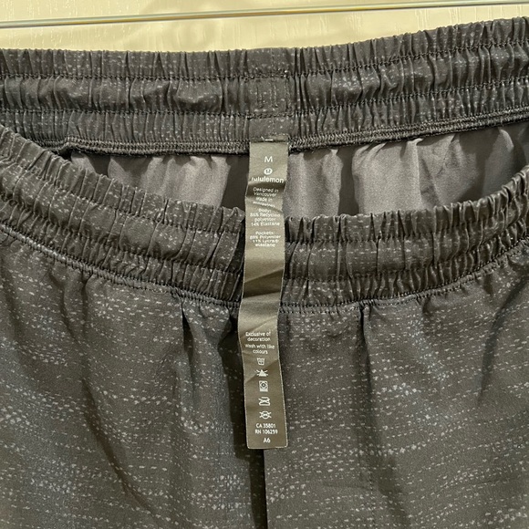 Black and gray lululemon shorts - Picture 4 of 5